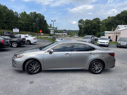 Used 2017 Lexus ES 350 w/ Luxury Package FWD image 3