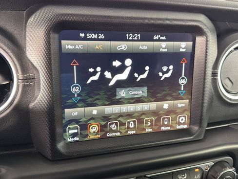 Used 2022 Jeep Wrangler Unlimited Sahara w/ Cold Weather Group AWD/4WD image 30