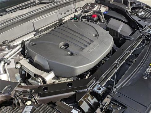 Used 2022 Volvo XC60 B5 Inscription image 24