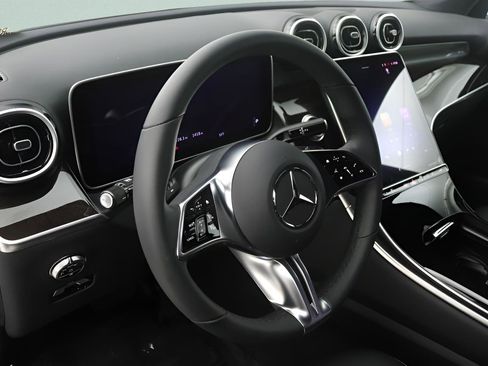 Used 2026 Mercedes-Benz GLC 300 image 14