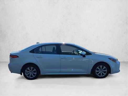 Used 2025 Toyota Corolla LE FWD image 4