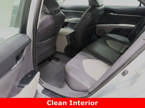 Used 2018 Toyota Camry XLE image 28