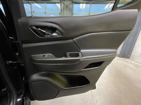 Used 2019 GMC Acadia SLT w/ Black Edition AWD/4WD image 24