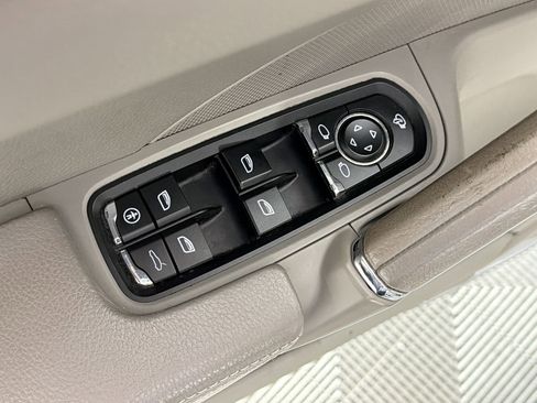 Used 2012 Porsche Cayenne AWD/4WD image 13