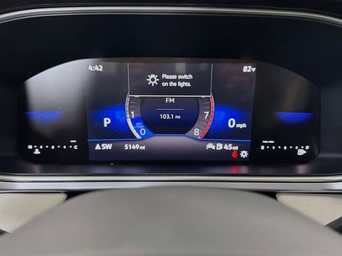 Used 2025 Volkswagen Taos SE image 12