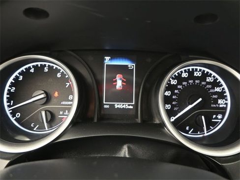 Used 2021 Toyota Camry LE image 9