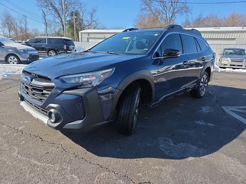 Used 2023 Subaru Outback Limited XT image 3