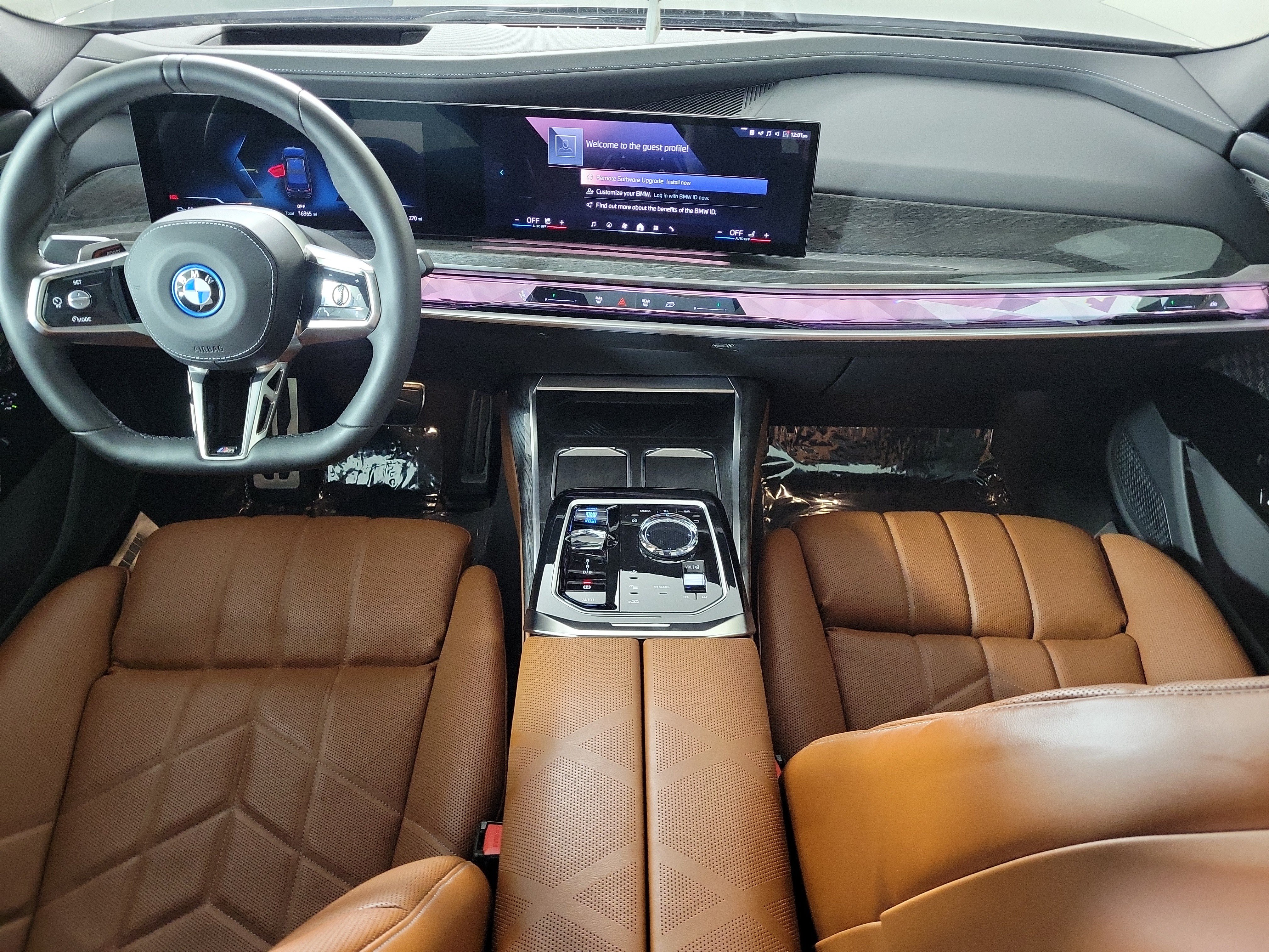 Certified 2024 BMW i7 xDrive60 w/ Executive Package AWD/4WD image 11