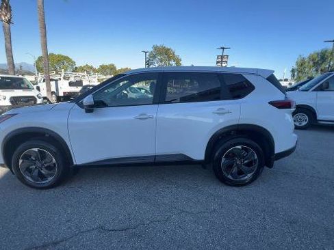 Used 2025 Nissan Rogue SV FWD image 38