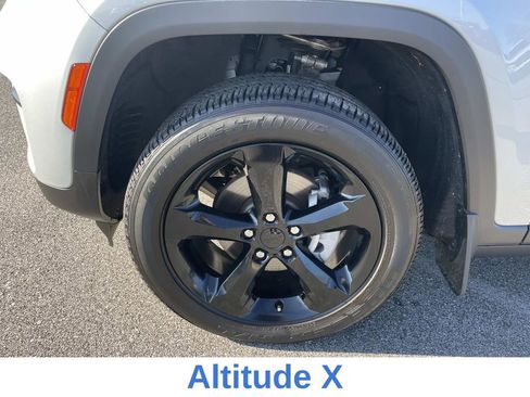 Used 2024 Jeep Grand Cherokee Altitude image 13