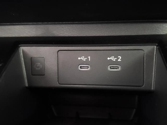 Used 2025 Nissan Kicks SR AWD/4WD image 26