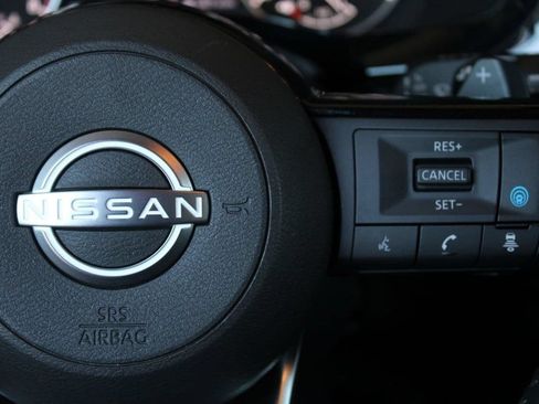 Used 2025 Nissan Pathfinder SL AWD/4WD image 36