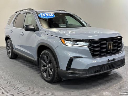 Certified 2025 Honda Pilot Sport image 3