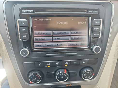 Used 2015 Volkswagen Passat 1.8T Limited Edition FWD image 22
