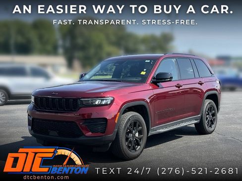Used 2025 Jeep Grand Cherokee Altitude AWD/4WD image 7