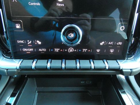 New 2026 GMC Yukon XL Elevation image 23