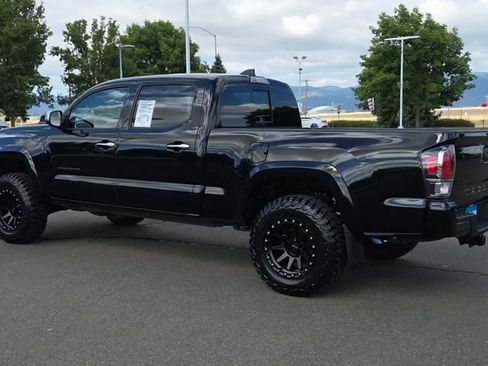 Used 2022 Toyota Tacoma Limited w/ Black Out Package (TMS) AWD/4WD image 6