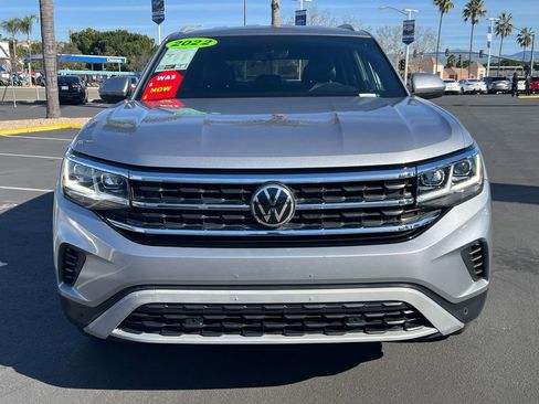 Used 2022 Volkswagen Atlas Cross Sport SE image 2