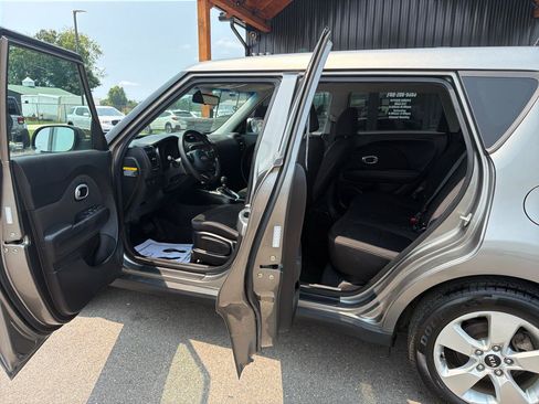 Used 2018 Kia Soul FWD image 7