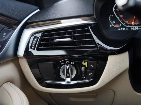 Used 2021 BMW 530i xDrive 530i xDrive Sedan w/ Convenience Package image 23