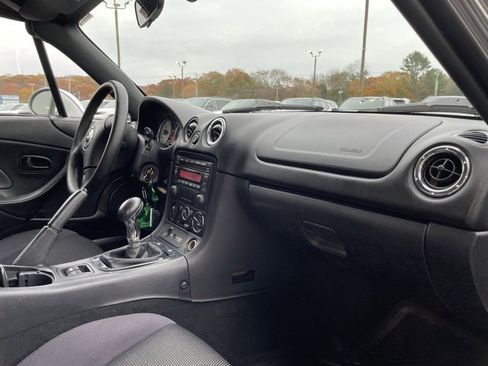 Used 2003 MAZDA MX-5 Miata image 19