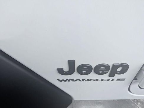 Used 2025 Jeep Wrangler Unlimited Sport AWD/4WD image 9