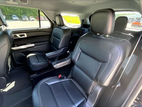 Used 2024 Ford Explorer XLT w/ Equipment Group 202A AWD/4WD image 24