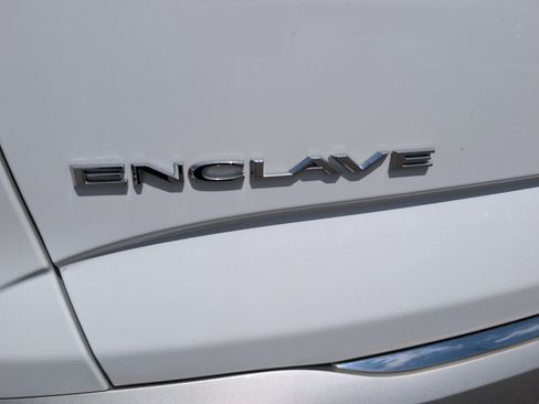 Used 2024 Buick Enclave Essence w/ Experience Buick Package FWD image 4