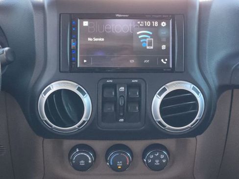 Used 2013 Jeep Wrangler Unlimited Sahara image 14