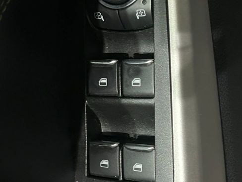 Used 2022 Ford Explorer XLT w/ Equipment Group 202A AWD/4WD image 45