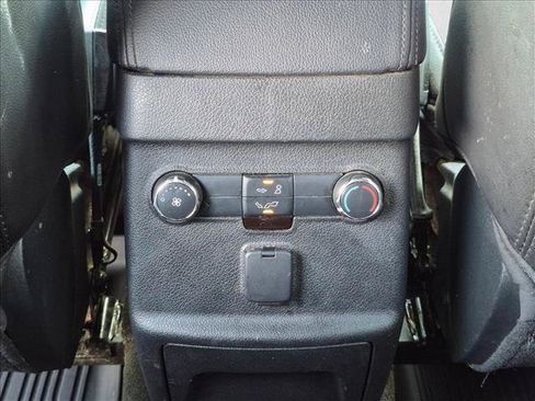 Used 2018 Ford Explorer XLT w/ Equipment Group 202A AWD/4WD image 17