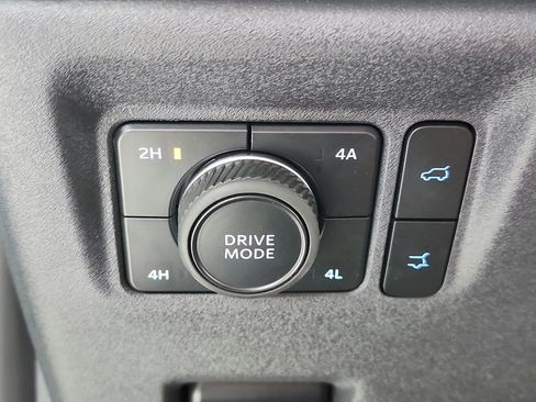 Used 2025 Ford Expedition Active AWD/4WD image 30