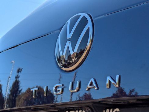 Used 2022 Volkswagen Tiguan SEL R-Line AWD/4WD image 34