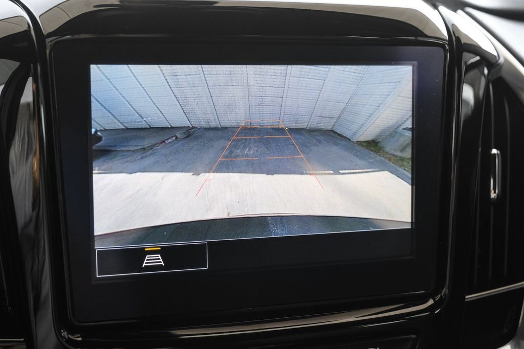 Used 2022 Chevrolet Traverse LT FWD image 18