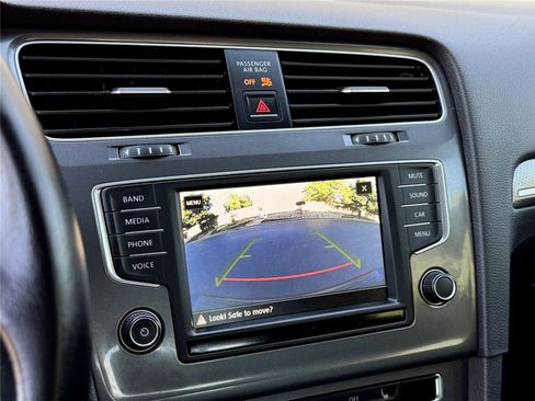 Used 2017 Volkswagen Golf Alltrack S image 32