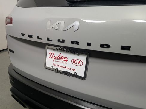 Used 2022 Kia Telluride EX w/ EX Premium Package image 8
