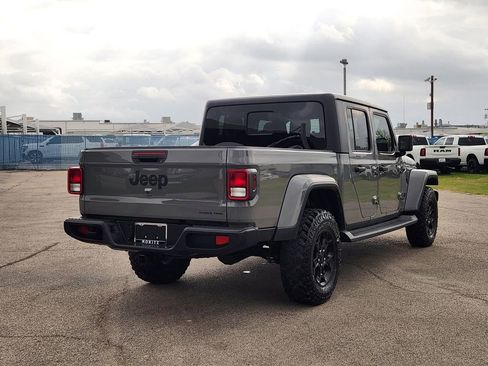 Used 2023 Jeep Gladiator Sport image 4