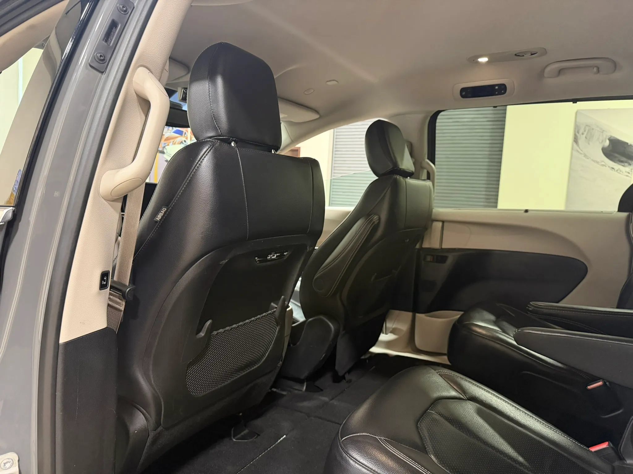 Used 2022 Chrysler Pacifica Touring-L FWD image 39