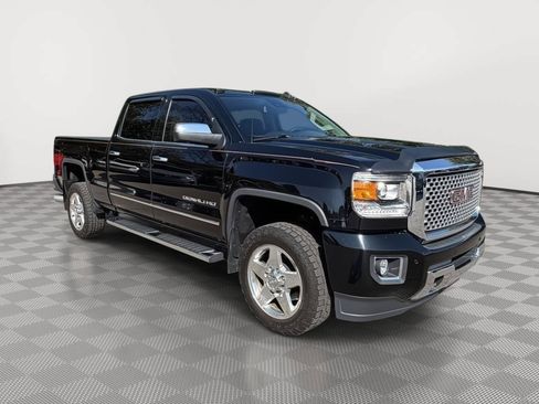 Used 2015 GMC Sierra 2500 Denali w/ Duramax Plus Package AWD/4WD image 8