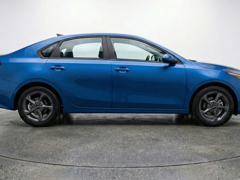 Used 2025 Kia K4 LXS image 11