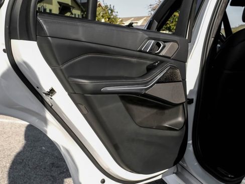 Used 2021 BMW X5 M50i image 58