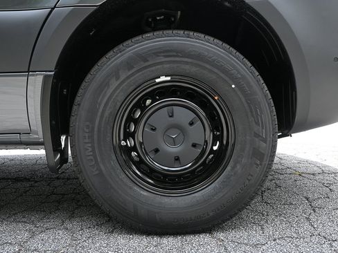 Used 2025 Mercedes-Benz Sprinter 2500 image 34