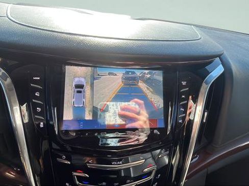 Used 2018 Cadillac Escalade ESV Luxury image 14