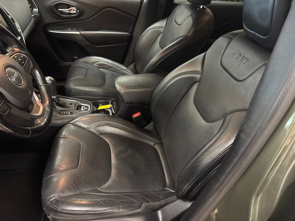 Used 2021 Jeep Cherokee Latitude Lux w/ Comfort/Convenience Group AWD/4WD image 25