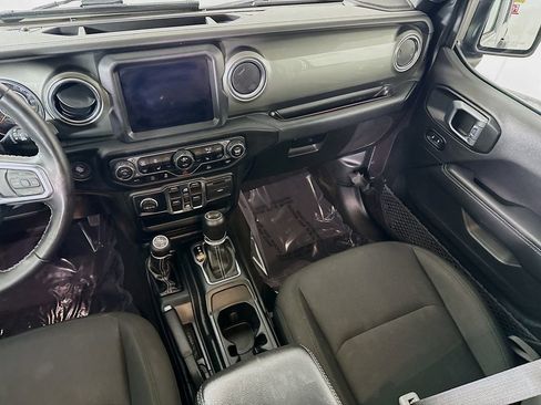 Used 2022 Jeep Wrangler Unlimited Sahara w/ Cold Weather Group image 27