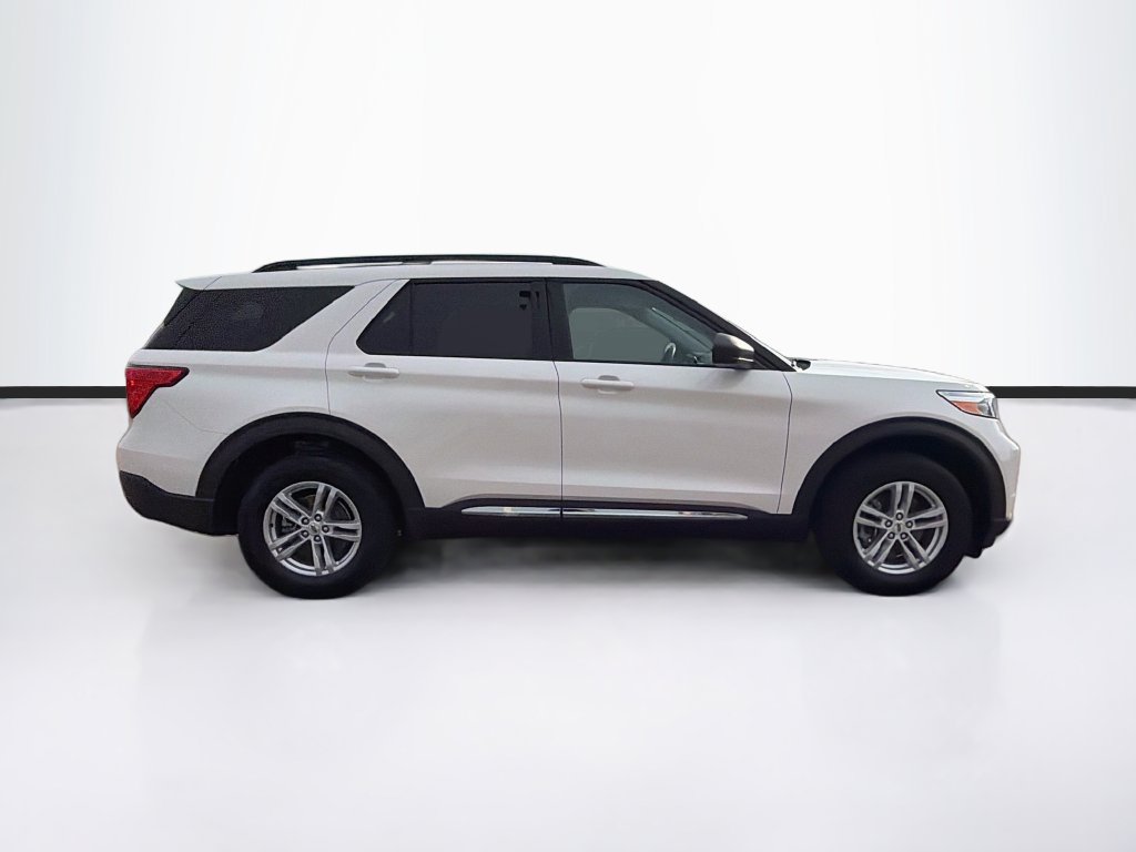 Used 2022 Ford Explorer XLT w/ Equipment Group 202A AWD/4WD image 4