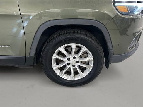 Used 2020 Jeep Cherokee Latitude AWD/4WD image 10