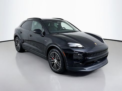 Certified 2025 Porsche Macan 4S Electric AWD/4WD image 7