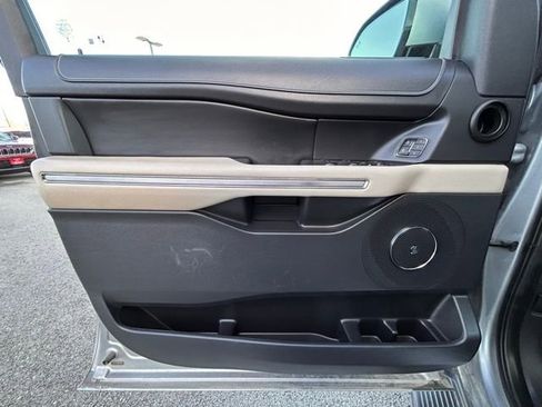 Used 2024 Ford Expedition Limited image 31