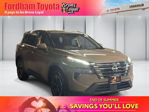 Used 2025 Nissan Rogue SV AWD/4WD image 1